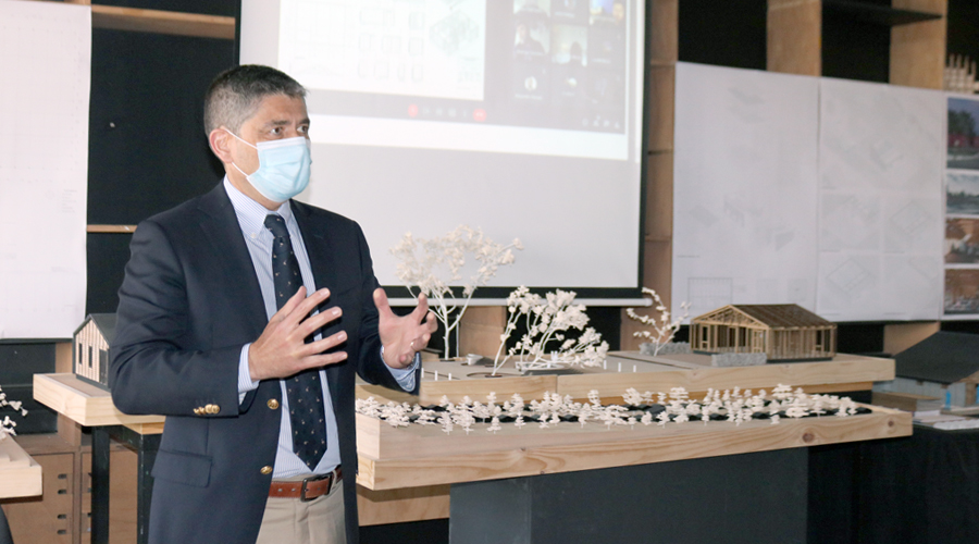 Estudiantes de Arquitectura presentaron diseño de vivienda social a autoridades
