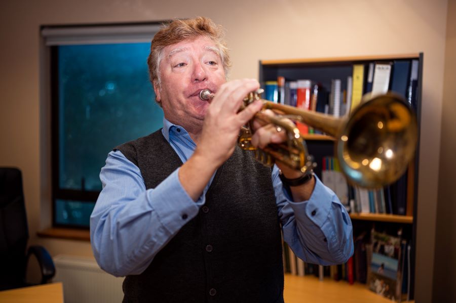 Fernando Chuecas-médico-y-trompetista