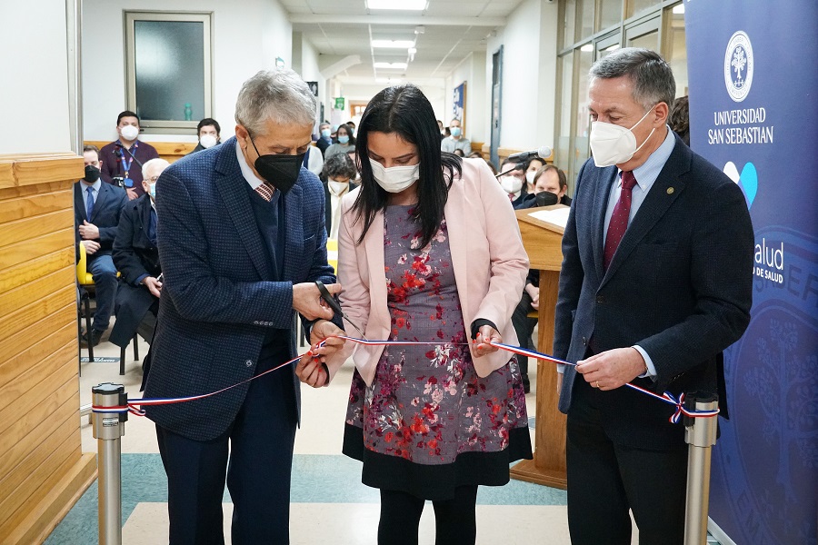 rector_inauguro_centro_de_salud