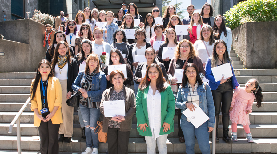 Escuela organizada por USS y municipio penquista capacitó a 40 emprendedoras.