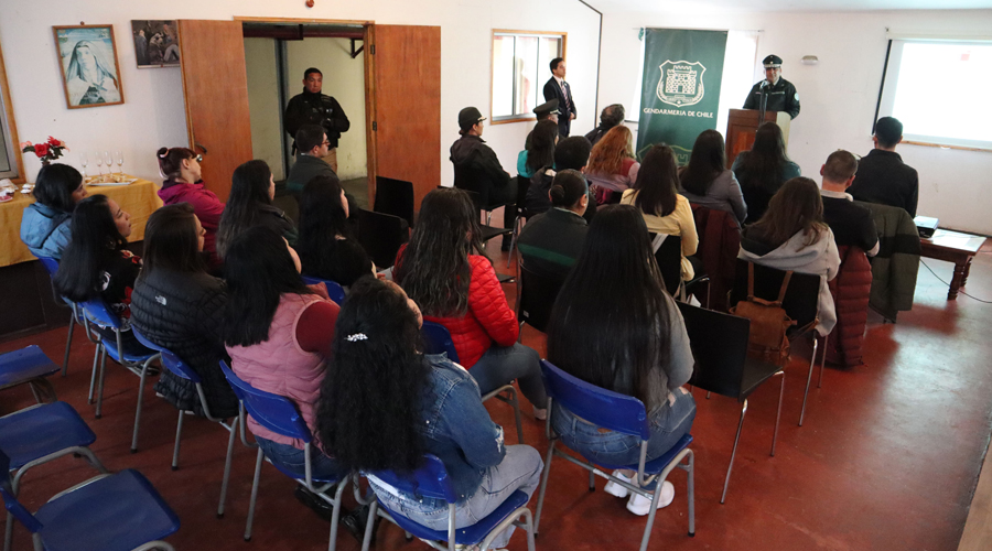 Carreras de Medicina y Química Farmacia impartirán capacitación sobre hábitos de vida saludable a 15 mujeres privadas de libertad del Centro de Detención Preventiva de Arauco y 3 funcionarios de Gendarmería.
